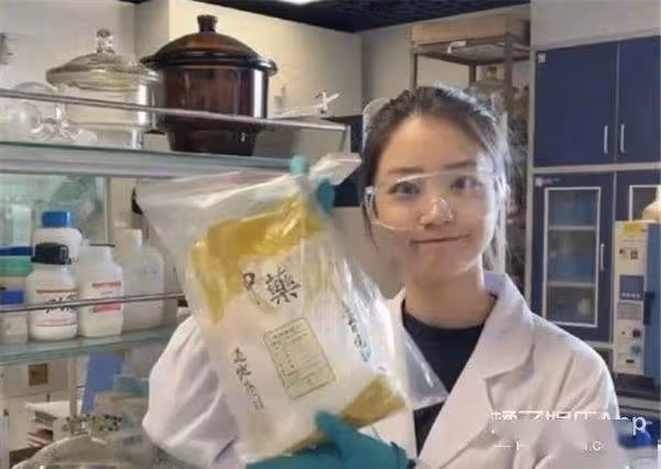 還記得美女學霸蔡茂嗎?如今已經博士畢業了?