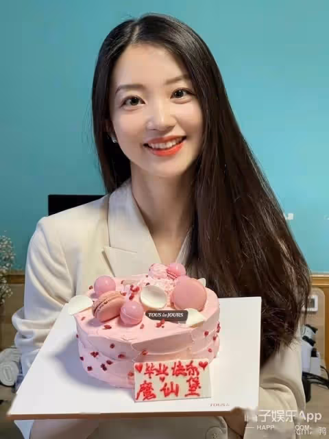 還記得美女學霸蔡茂嗎?如今已經博士畢業了?