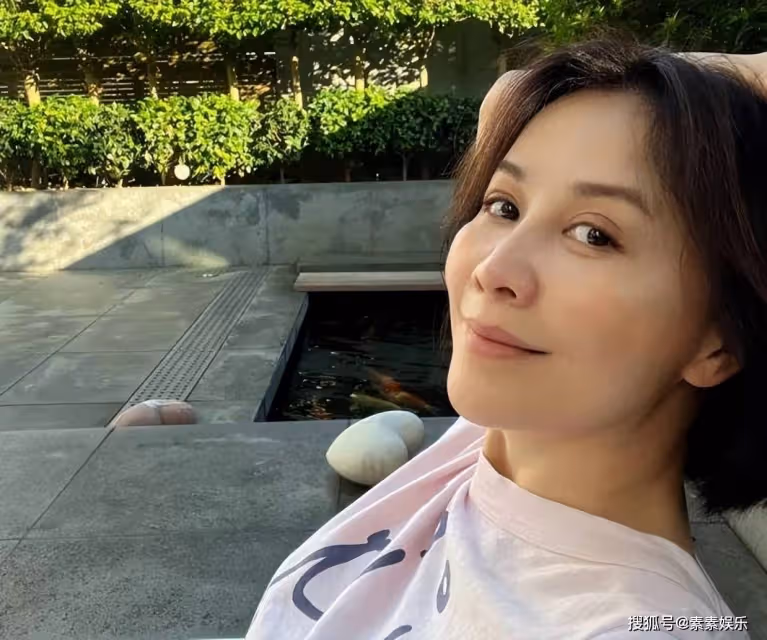 劉嘉玲豪宅內養超大烏龜,每月保養費用昂貴,生活環境優雅富足