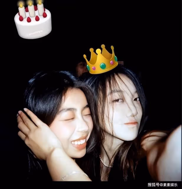 黃多多和李嫣同一天分享自拍，同為16歲的她們，風格卻完全不同