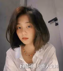 黃磊愛女分享白襯衫美照，16歲黃多多顏值超高，獲贊最美星二代
