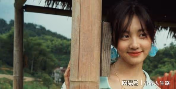 黃磊愛女分享白襯衫美照，16歲黃多多顏值超高，獲贊最美星二代