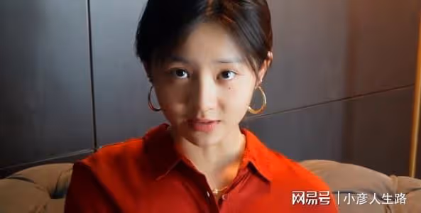 黃磊愛女分享白襯衫美照，16歲黃多多顏值超高，獲贊最美星二代