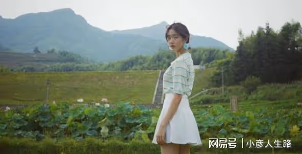 黃磊愛女分享白襯衫美照，16歲黃多多顏值超高，獲贊最美星二代