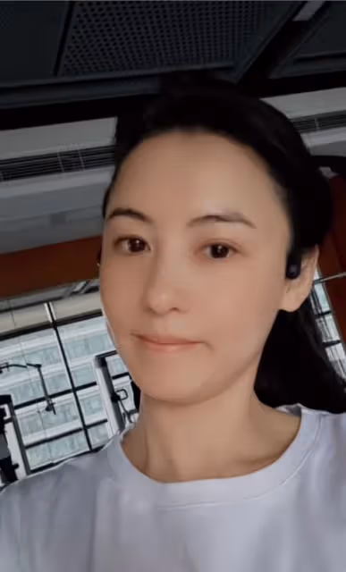 42歲張柏芝曬健身視頻,素顏出鏡嘟嘴賣萌,此前帶貨過億心情好