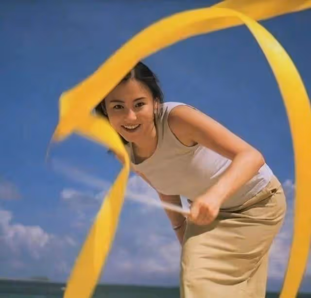 42歲張柏芝曬健身視頻,素顏出鏡嘟嘴賣萌,此前帶貨過億心情好