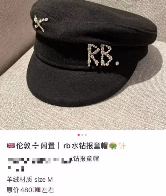 張敏攜小男友定居內地!緊摟蒲巴甲騎摩托兜風,戴佛珠白嫩似少女