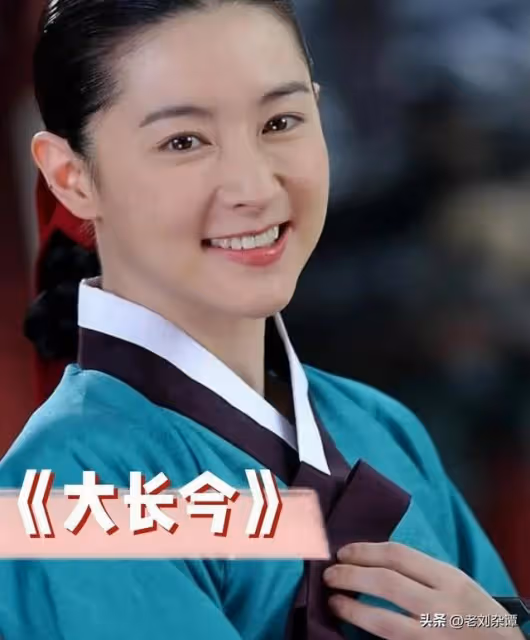 51歲的李英愛才是抗老天花板,畢竟朴敏英臉垮了,尹恩惠臉僵了