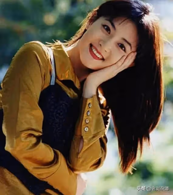 51歲的李英愛才是抗老天花板,畢竟朴敏英臉垮了,尹恩惠臉僵了