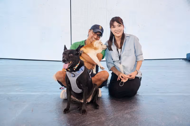 動力火車尤秋興首曬嬌妻正面照　「2人2狗」全家福閃爆！
