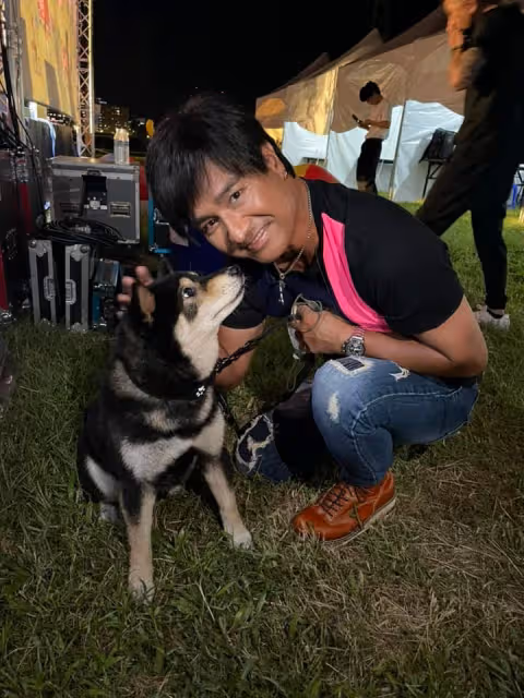 動力火車尤秋興首曬嬌妻正面照　「2人2狗」全家福閃爆！