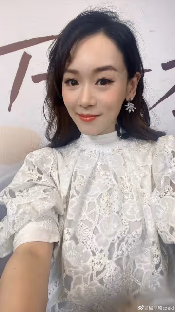 44歲楊思琦穿寬鬆裙子惹揣測　網民：感覺你又偷偷懷孕了