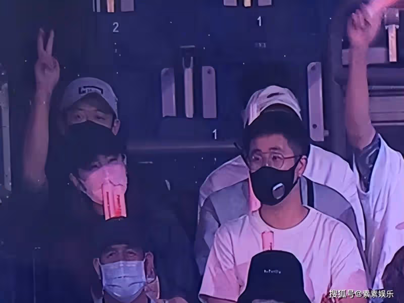 Selina與男友好事將近,男友獲得父親認可,兩人牽手看演唱會