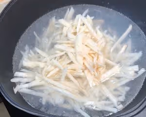 我媽的拿手菜！！熗拌藕絲！酸辣脆爽！