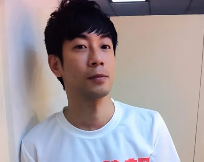 知名男星張善為，退隱10年後近況曝光，因病癱床生活無法自理，靠保險度日，堅強拒賣慘：我現在很好