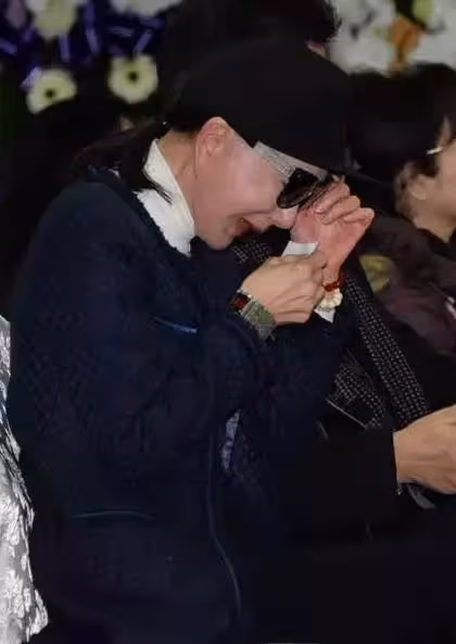 73歲夏台鳳獨子離開6年痛心不已，如今模樣大變「滿頭白髮畫濃妝」，年過花甲依舊熱愛生活：晚年的平淡也是幸福！