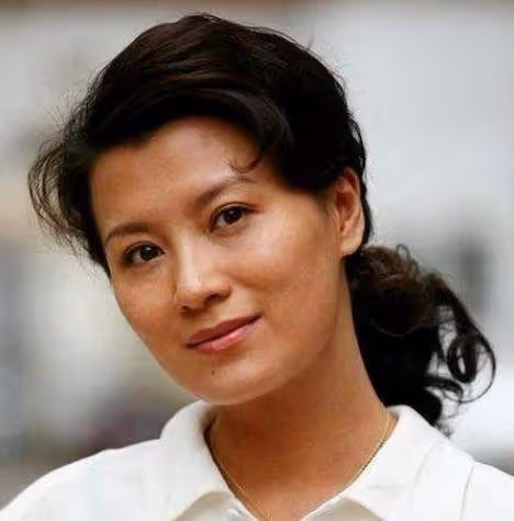 難怪李幼斌「拋棄」相處24年原配，娶有3婚史的蘭芽，因岳父太牛