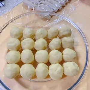 可可愛愛，都是腦袋—卡通蛋黃酥～