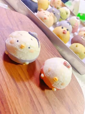 可可愛愛，都是腦袋—卡通蛋黃酥～