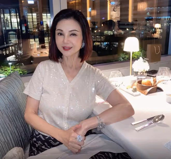 洪永時與林建岳前妻聚會,戴定製寶石表顯闊氣,不見4婚妻子身影
