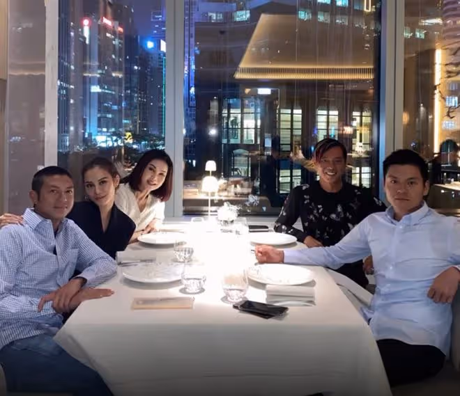 洪永時與林建岳前妻聚會,戴定製寶石表顯闊氣,不見4婚妻子身影