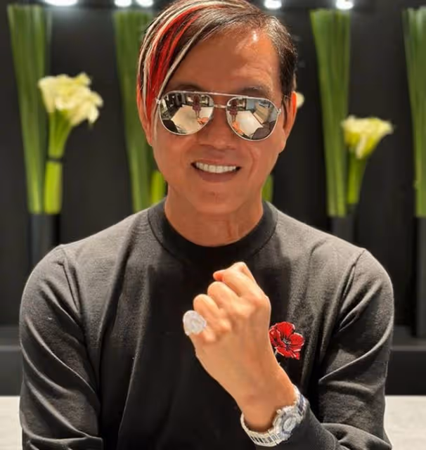 洪永時與林建岳前妻聚會,戴定製寶石表顯闊氣,不見4婚妻子身影