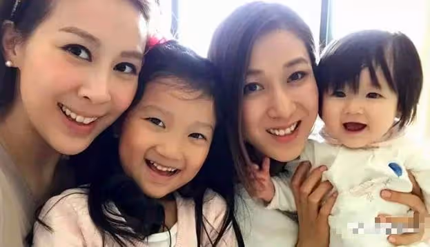 鍾嘉欣結婚像做慈善,洋老公五官平庸還顯老,早早放棄事業太可惜