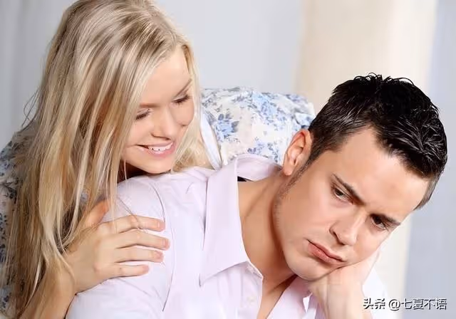 丈夫月薪8千給父母6千,妻子也效仿給6千,丈夫:你爸媽有退休金
