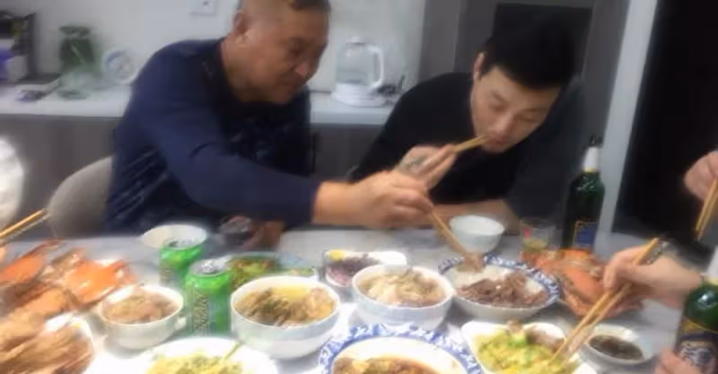 才61歲的岳父住進了我家，每天啥也不幹還大魚大肉的，好無奈