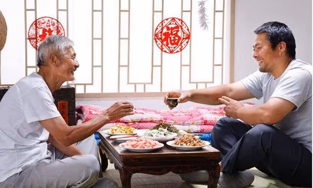 才61歲的岳父住進了我家,每天啥也不幹還大魚大肉的,好無奈