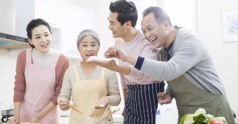 和伯父一家已經斷絕來往9年，現在伯父去世，我主動過去給他送葬