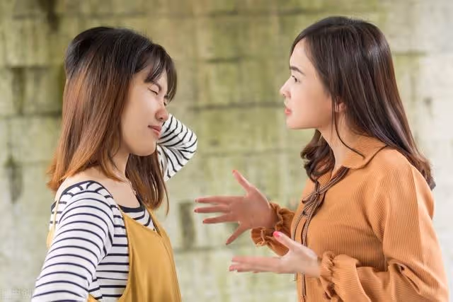 和伯父一家已經斷絕來往9年,現在伯父去世,我主動過去給他送葬
