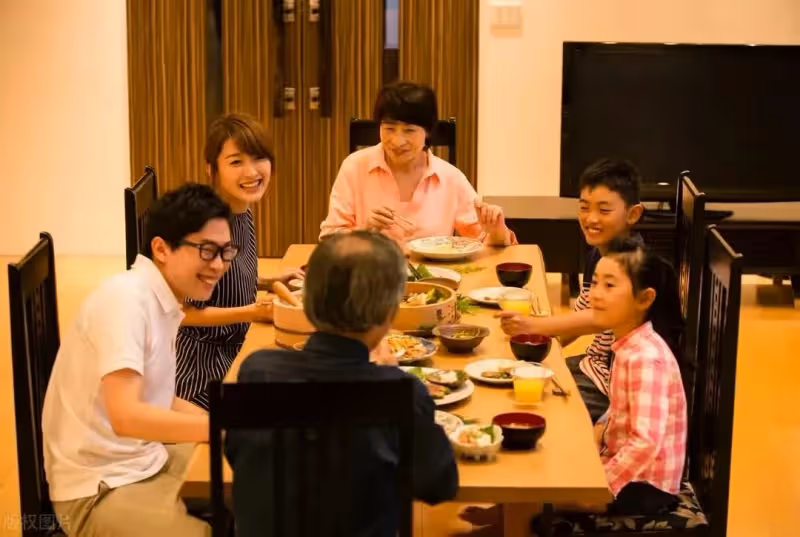 「為啥我家親戚一來,你就回娘家」老婆:不想慣著白吃白喝的親戚