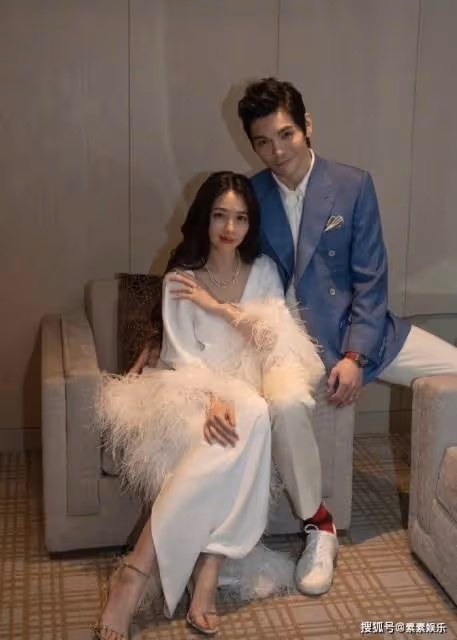向佐全家現身上海，800萬豪車停在酒店，疑似郭碧婷帶女兒團聚
