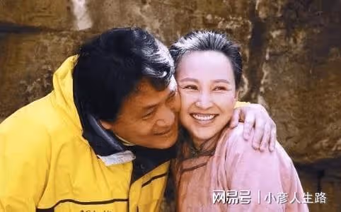 最強嫂子岳麗娜:為愛私奔拼生三子,愛人卻扶弟成魔,硬拉我做配