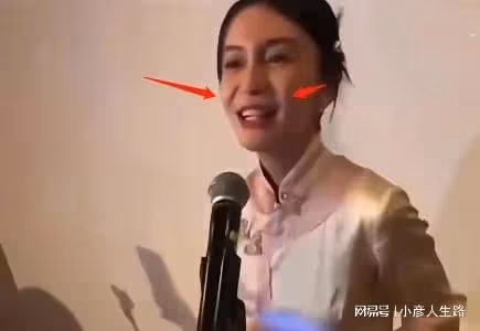 楊穎再曝私下聚會視頻,濃妝艷抹穿旗袍,表情浮誇大喊:誰最難聽