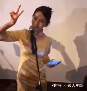 楊穎再曝私下聚會視頻,濃妝艷抹穿旗袍,表情浮誇大喊:誰最難聽