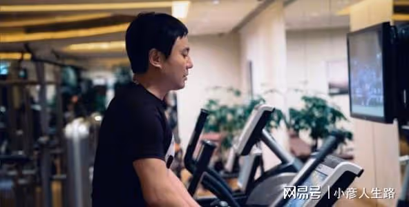 沈騰為友人錄慶生視頻，面部消瘦重回「校草時代」