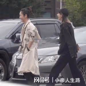林心如在超市錄節目,穿露臍裝隱約可見馬甲線,46歲狀態依然年輕