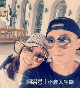 林心如在超市錄節目,穿露臍裝隱約可見馬甲線,46歲狀態依然年輕