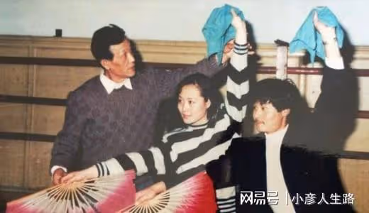趙本山前輩王忠堂去世!徒弟閆學晶忙宣傳直播,不悼念師父引爭議