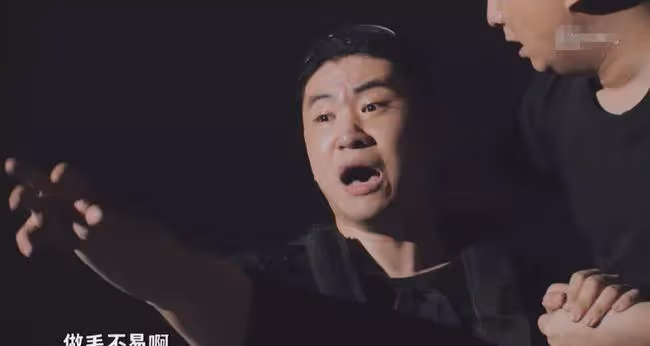 《一年一度喜劇大賽》首播,出圈的作品,尷尬的導師,加戲的後期