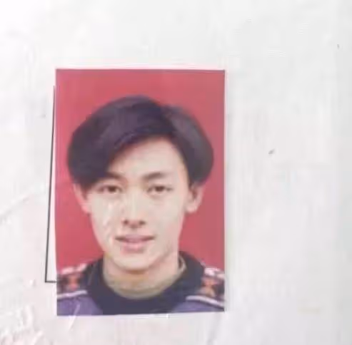 爸爸年輕時候顏值太高,網友:真的不是大型男團選秀現場嗎?