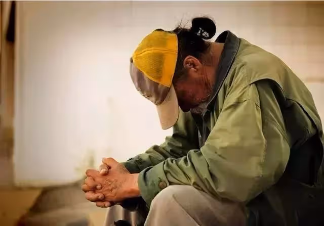 70歲父親去世當天「媽媽依舊去跳廣場舞」並歎「終於自由了,一點都不傷心」女兒責問:他欠債養小三