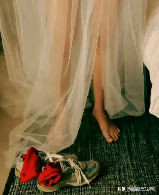 穿球鞋嫁年下小奶狗,42歲的孔孝真太酷了