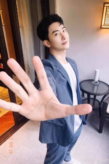 周覓:superjunior成員,與韓庚齊名,怎樣把好牌打得稀爛?