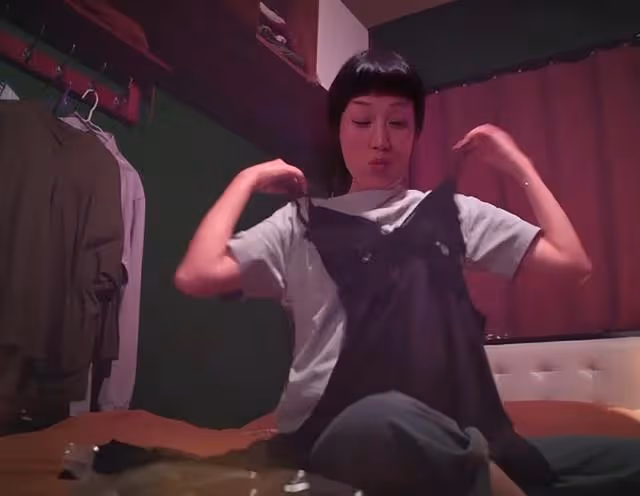 香港知名女星新劇穿泳裝出鏡!身材不輸年輕演員,與前夫隱婚11年