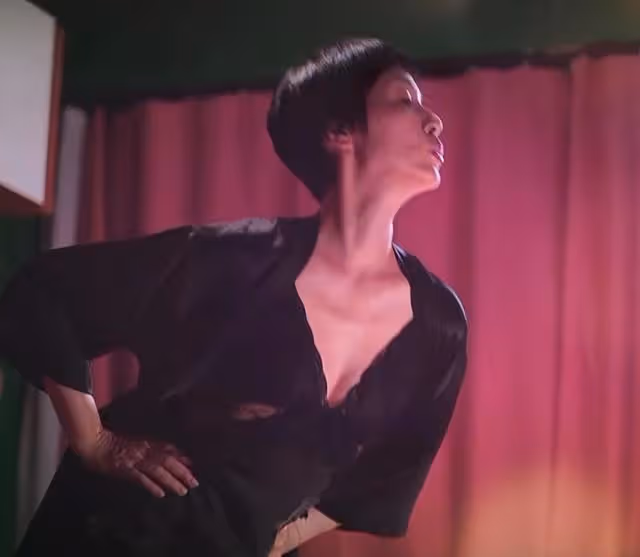香港知名女星新劇穿泳裝出鏡!身材不輸年輕演員,與前夫隱婚11年