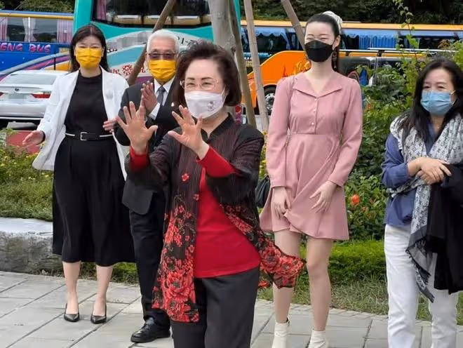 84歲瓊瑤罕曬新家日常！一頭濃密黑髮氣色紅潤，發文否認失智傳聞
