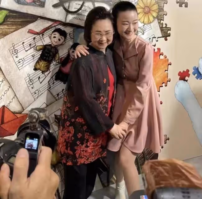 84歲瓊瑤罕曬新家日常！一頭濃密黑髮氣色紅潤，發文否認失智傳聞